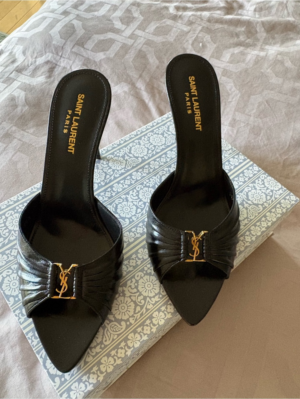 Removing 10/12 | Saint Laurent Babylone Mules in Smooth Leather Black EU 39. - Picture 3 of 7